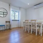 Lovely Two Bedroom Center *