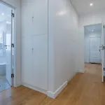 Lovely Two Bedroom Center アパート