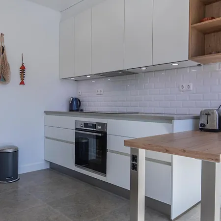 Lovely Two Bedroom Center 아파트 *