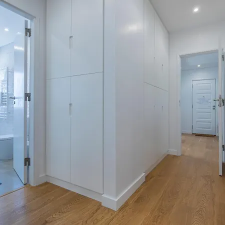 Lovely Two Bedroom Center 아파트
