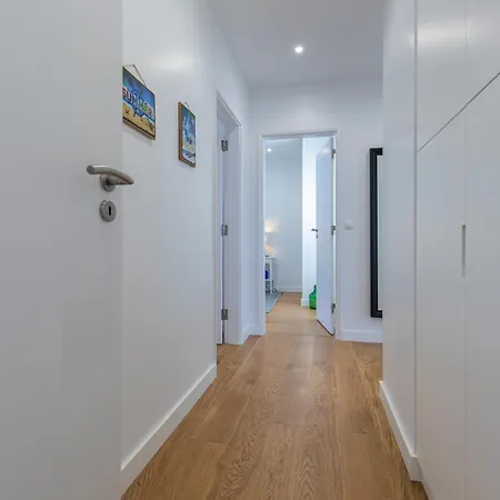 Lovely Two Bedroom Center 카스카이스