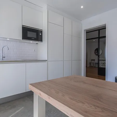 아파트 Lovely Two Bedroom Center *