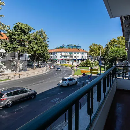 Lovely Two Bedroom Center *