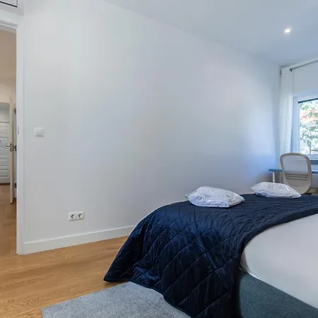 Lovely Two Bedroom Center *