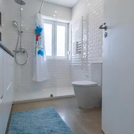 Lovely Two Bedroom Center Cascais