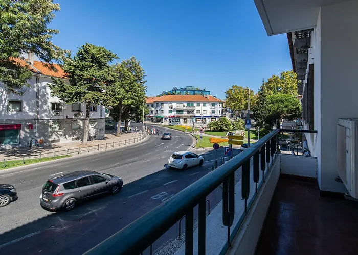 Lovely Two Bedroom Center *