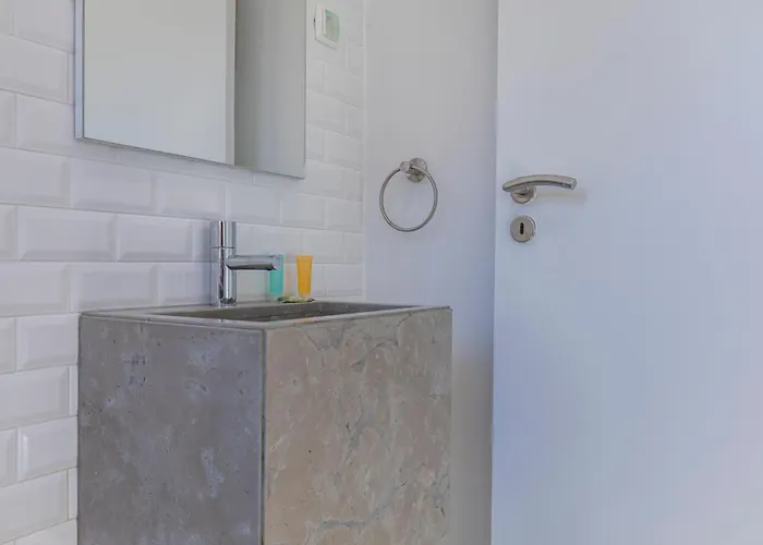 Lovely Two Bedroom Center Cascais