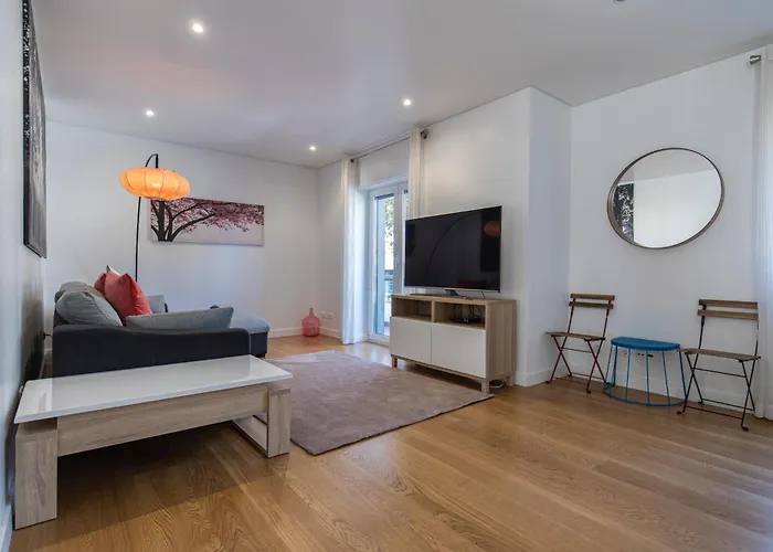 Lovely Two Bedroom Center
