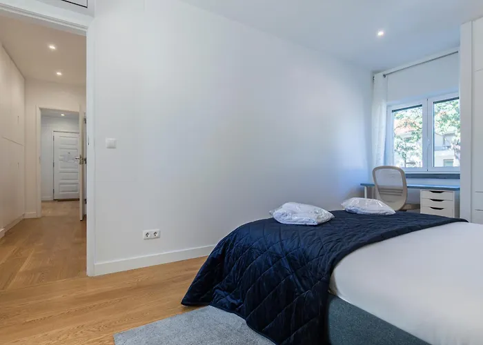 Lovely Two Bedroom Center *
