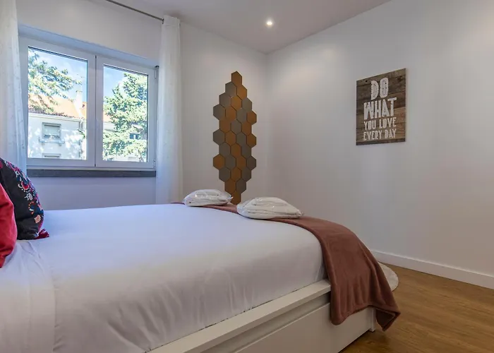 Lovely Two Bedroom Center Cascais