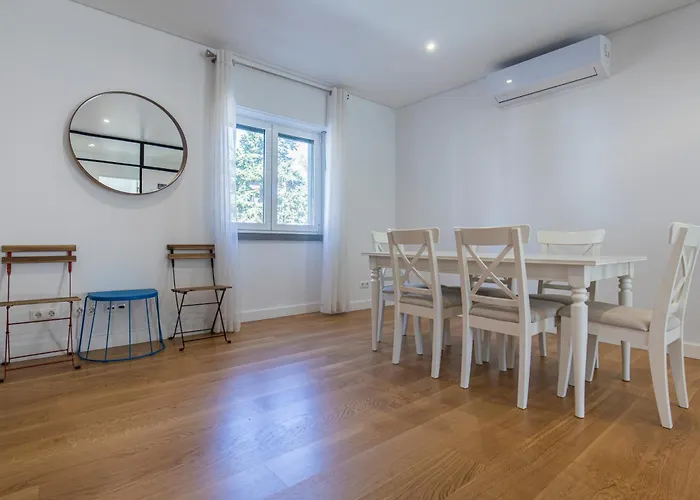 Lovely Two Bedroom Center *