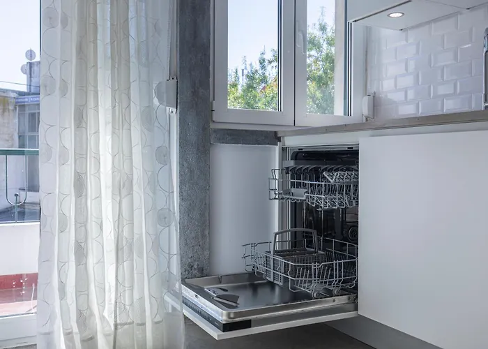Lovely Two Bedroom Center *