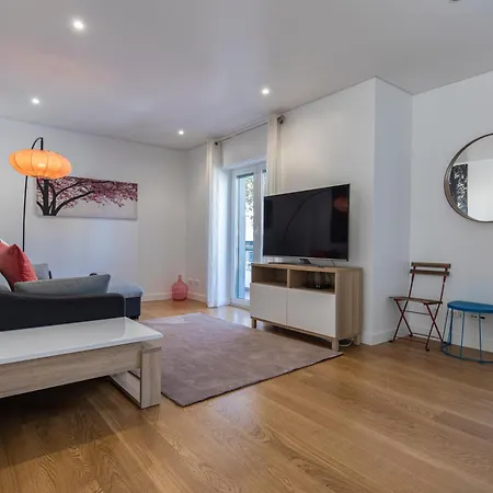 Lovely Two Bedroom Center