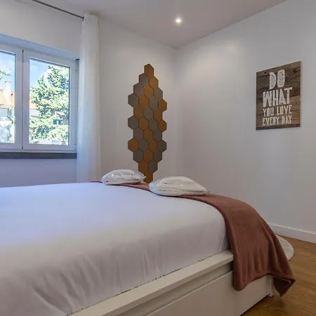 Lovely Two Bedroom Center Cascais