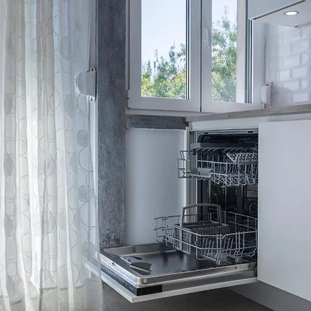 Lovely Two Bedroom Center *