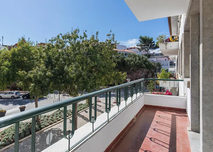 Lovely Two Bedroom Center