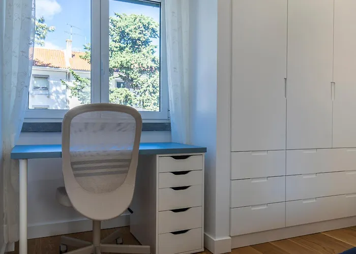 Lovely Two Bedroom Center *