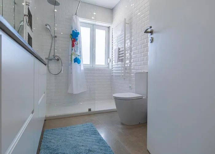 Lovely Two Bedroom Center Cascais