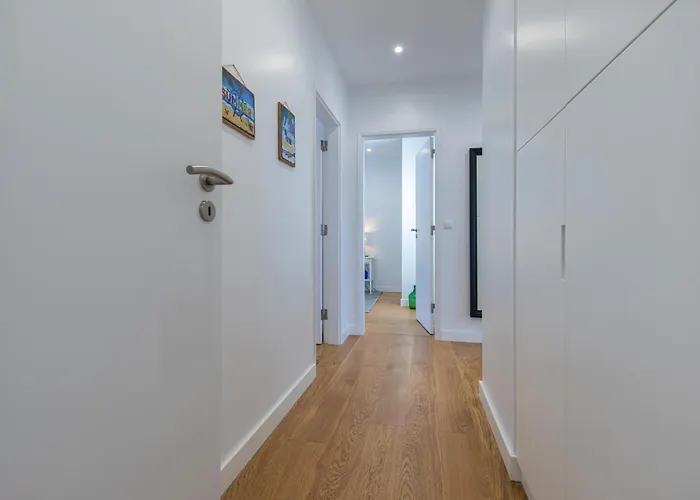 Lovely Two Bedroom Center Cascais